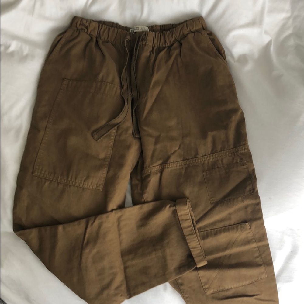 Khaki cargo joggers